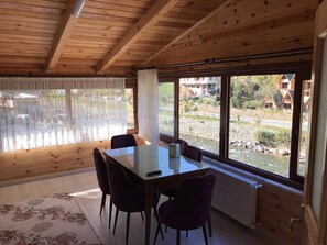 Appartement, 2 chambres, terrasse | Restauration dans la chambre