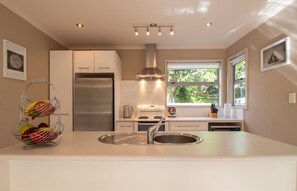 Fridge, microwave, oven, dishwasher - Modern Townhouse in New Plymouth (New Plymouth)