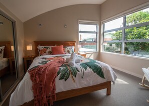 3 slaapkamers, een strijkplank/strijkijzer, wifi