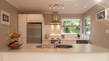 Refrigerador, microondas, horno y lavavajillas