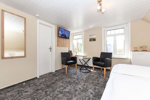 1 bedroom, iron/ironing board, travel cot, WiFi