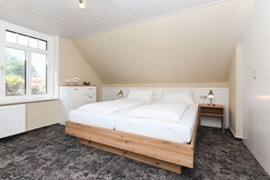 1 bedroom, iron/ironing board, travel cot, WiFi