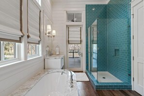 Villa, 4 Bedrooms | Bathroom | Shower, hair dryer, towels