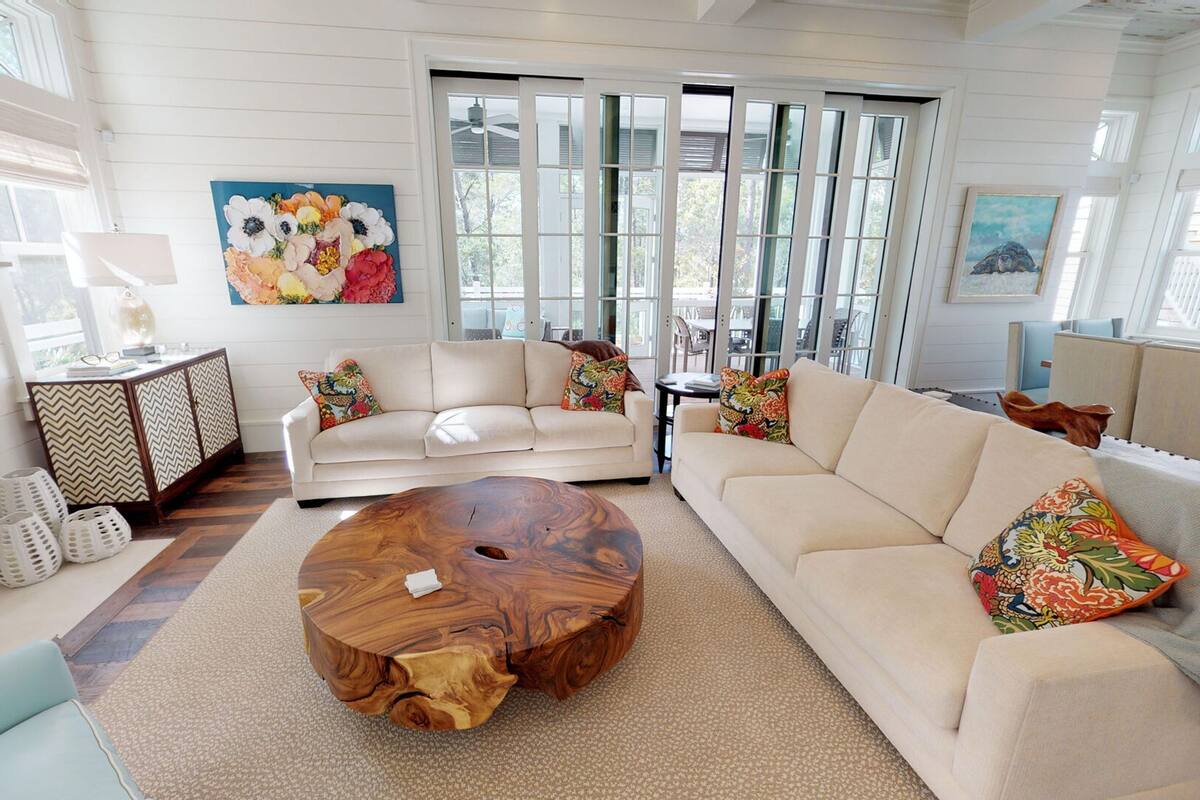 House, 6 Bedrooms | Living room | 36-inch TV with cable channels, DVD player, ping pong