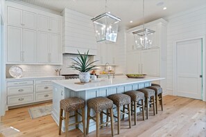 Villa, 5 slaapkamers | Privékeuken | Een koelkast, een magnetron, een kookplaat, een vaatwasser