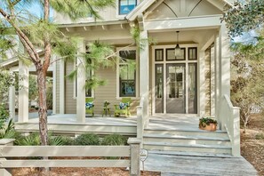 House, 4 Bedrooms | Exterior