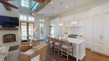 House, Multiple Beds | Private kitchen | Fridge, oven, freezer