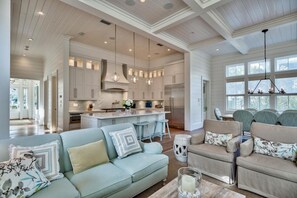 Hus, 4 soverom | Oppholdsrom | Flatskjerm-TV og peis