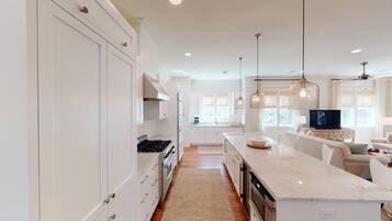 Villa, 4 Bedrooms | Private kitchen