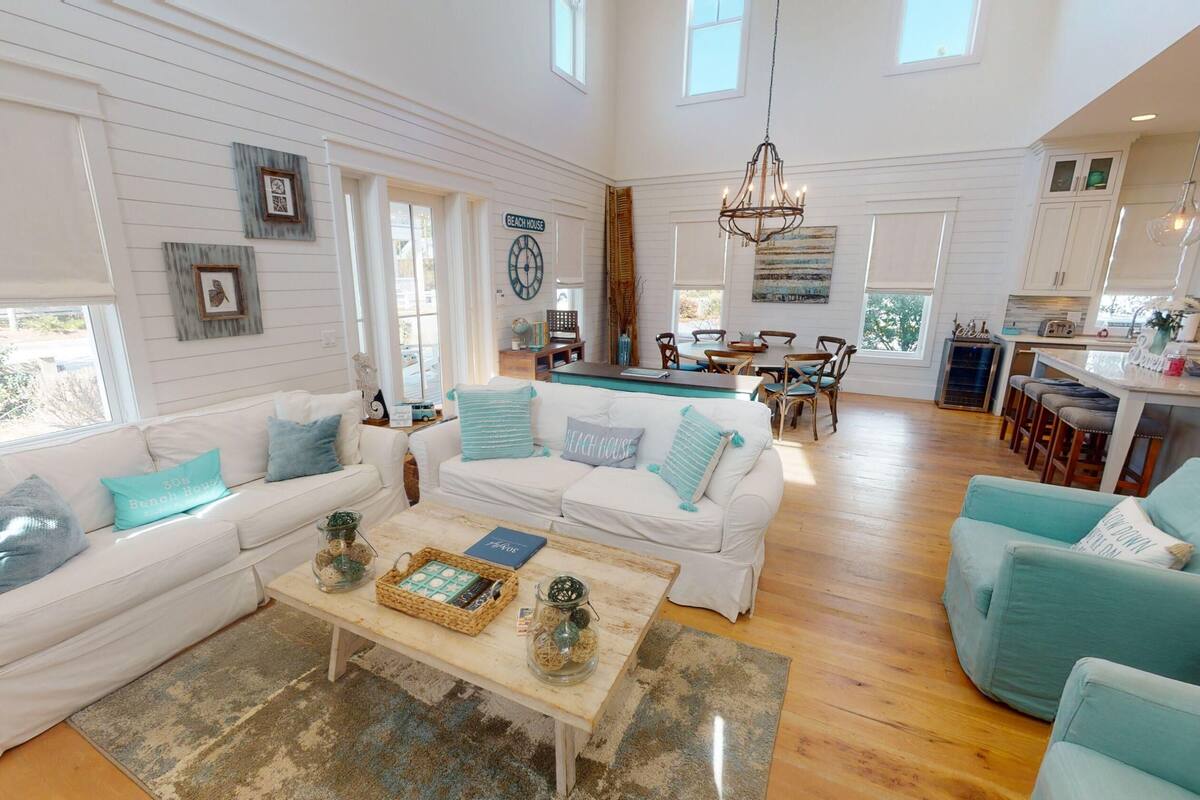 House, 6 Bedrooms | Living room