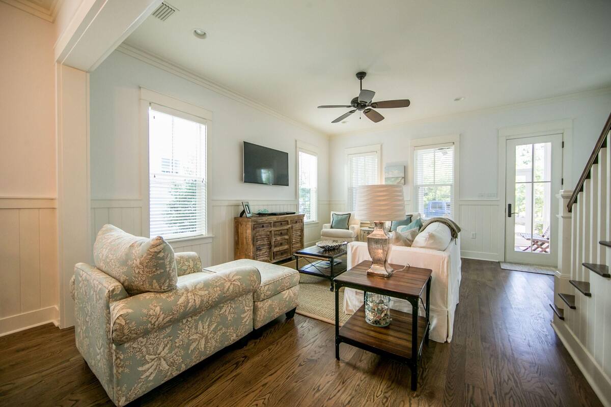 House, 5 Bedrooms | Living room