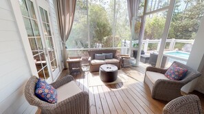 Ferienhaus, 4 Schlafzimmer | Wohnzimmer | 36-Zoll-Flachbildfernseher mit Kabelempfang, Fernseher, Kamin