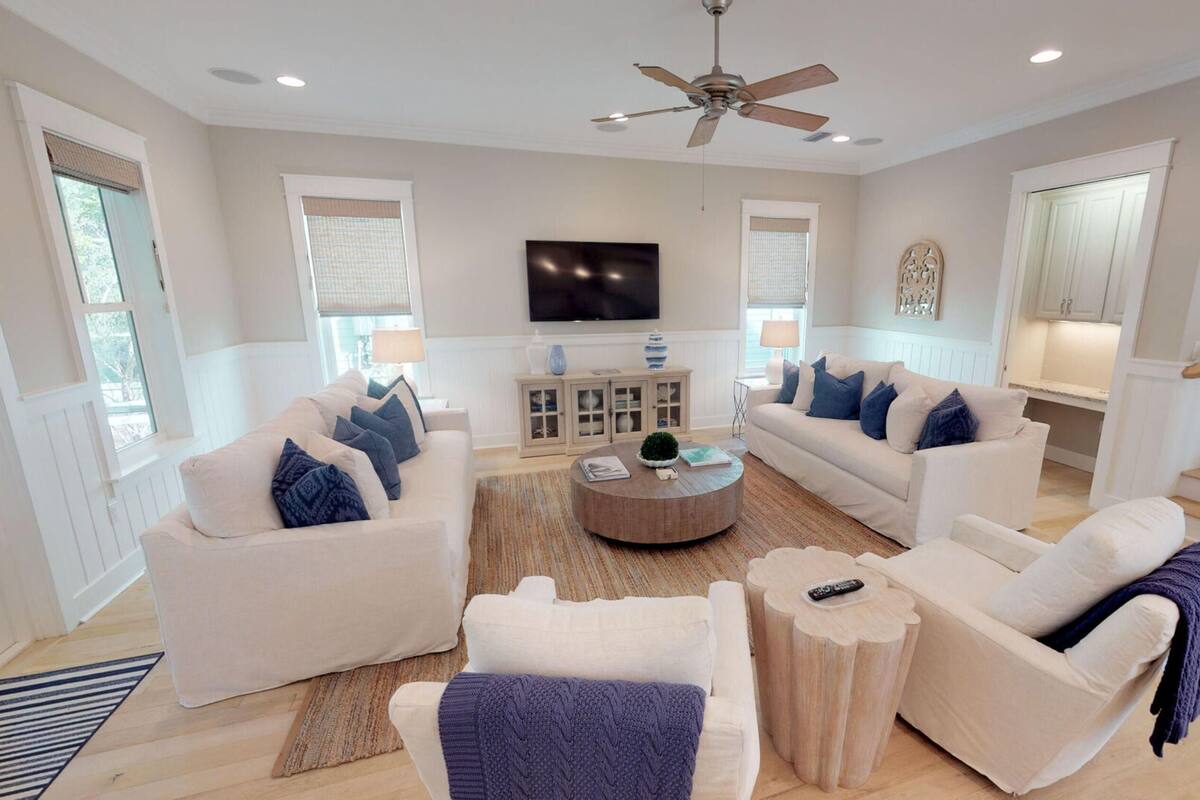 House, 4 Bedrooms | Living room