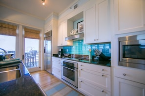 Condo, 3 Bedrooms | Private kitchen | Cookware/dishes/utensils