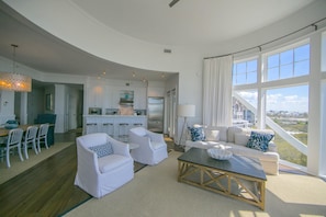 Condo, 3 Bedrooms | Living room | 36-inch TV with digital channels