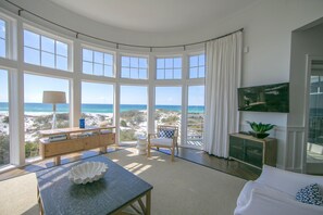 Condo, 3 Bedrooms | Individually decorated, individually furnished, free WiFi