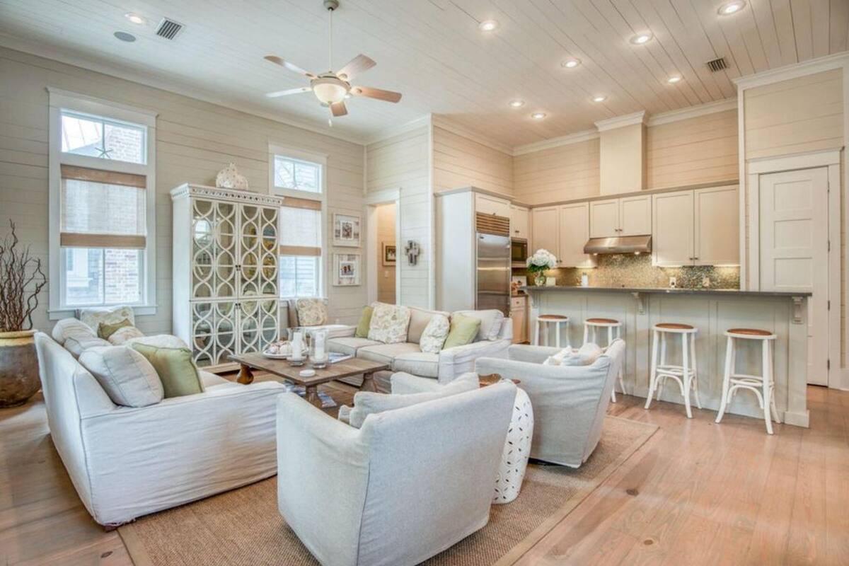 Villa, 5 Bedrooms | Living room | 36-inch flat-screen TV with cable channels, TV, fireplace