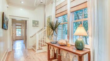 Villa, 5 Bedrooms | Interior