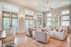 Villa, 5 Bedrooms | Living room