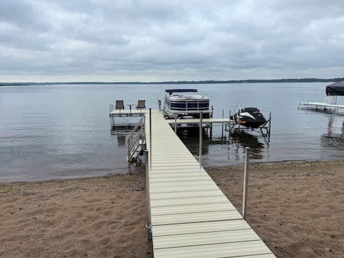 30 steps to lake, Dock for fishing & swimming, Families Welcome!  