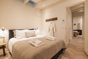 Apartment B | 2 bedrooms, premium bedding, down duvets, minibar - Leidse Square Luxury Apartment (Amsterdam)