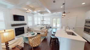 House, 4 Bedrooms | Private kitchen