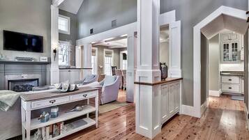 House, 3 Bedrooms | Living room | Flat-screen TV, fireplace