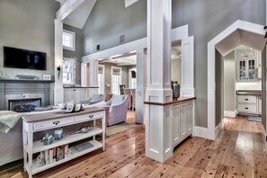 House, 3 Bedrooms | Living room