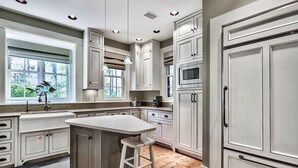 House, 3 Bedrooms | Private kitchen | Fridge, microwave, stovetop, dishwasher - Watercolor by Dune Vacation Rentals - Forest District (Santa Rosa Beach)