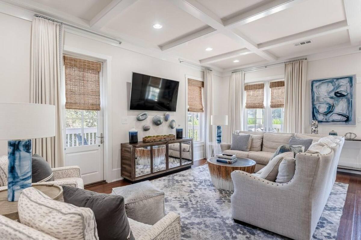 Casa, 4 habitaciones | Sala de estar | Televisión de 36 pulgadas con canales por cable