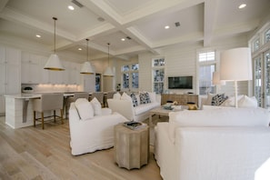 Condo, varias camas | Decoración personalizada y muebles diferentes 
