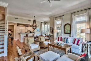 Condo, 2 habitaciones | Sala de estar | Televisión de 36 pulgadas con canales por cable 