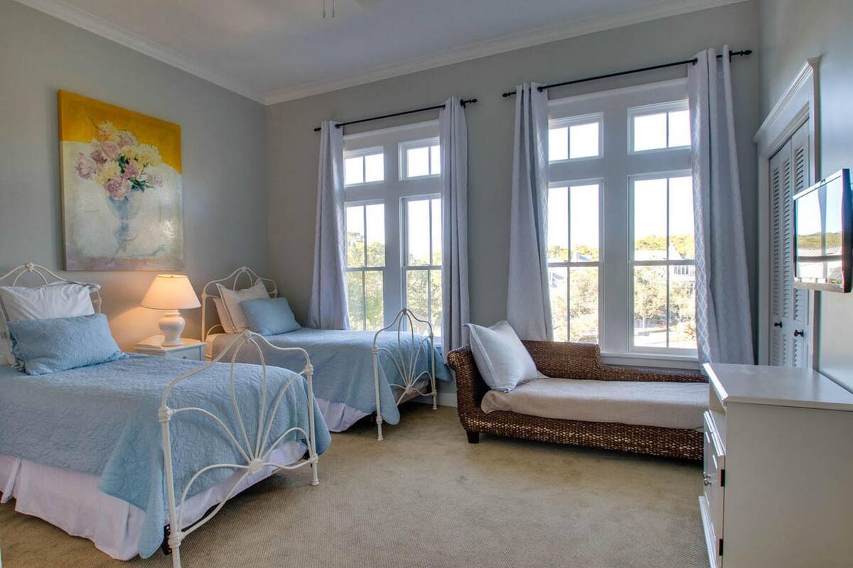 Condo, 2 habitaciones | Tabla de planchar con plancha, wifi gratis y decoración personalizada