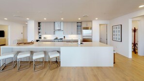 Condo, 5 Bedrooms | Private kitchen
