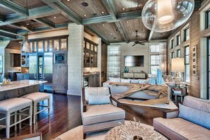 House, 5 Bedrooms | Living room | Flat-screen TV