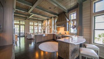 House, 5 Bedrooms | Private kitchen | Fridge, microwave, stovetop, dishwasher