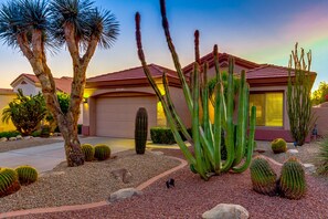 Property grounds - Upscale home with private heated pool and amazing patio (Mesa)