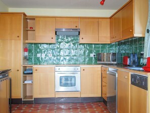 オーブン、食器洗い機、ハイチェア