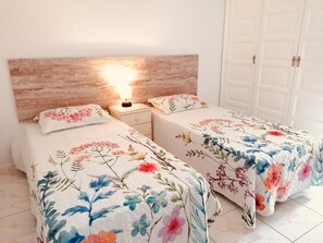 1 bedroom, iron/ironing board, Internet, bed sheets - Americas II Holiday Home (Playa de las Américas)