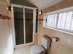 Shower, hair dryer, towels - Americas II Holiday Home (Playa de las Américas)