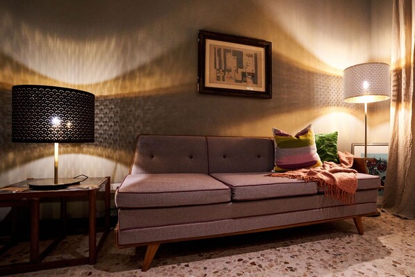 Minibar, decoración personalizada y muebles diferentes 