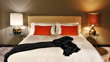 Deluxe Double or Twin Room | Minibar, individually decorated, individually furnished, blackout drapes