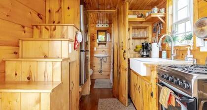 Tiny House on Top of a Hill: SPECTACULAR VIEWS!