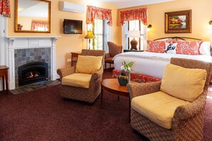 Paprika, Bass Cottage | เครื่องนอนระดับพรีเมียม, ผ้านวมขนเป็ด, เตียงพร้อมฟูกเสริมที่นอน