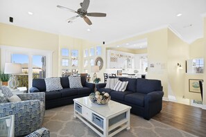 Smart TV, fireplace, DVD player, books - Cape Cottage - Custom home on the North Cape (Port St Joe)