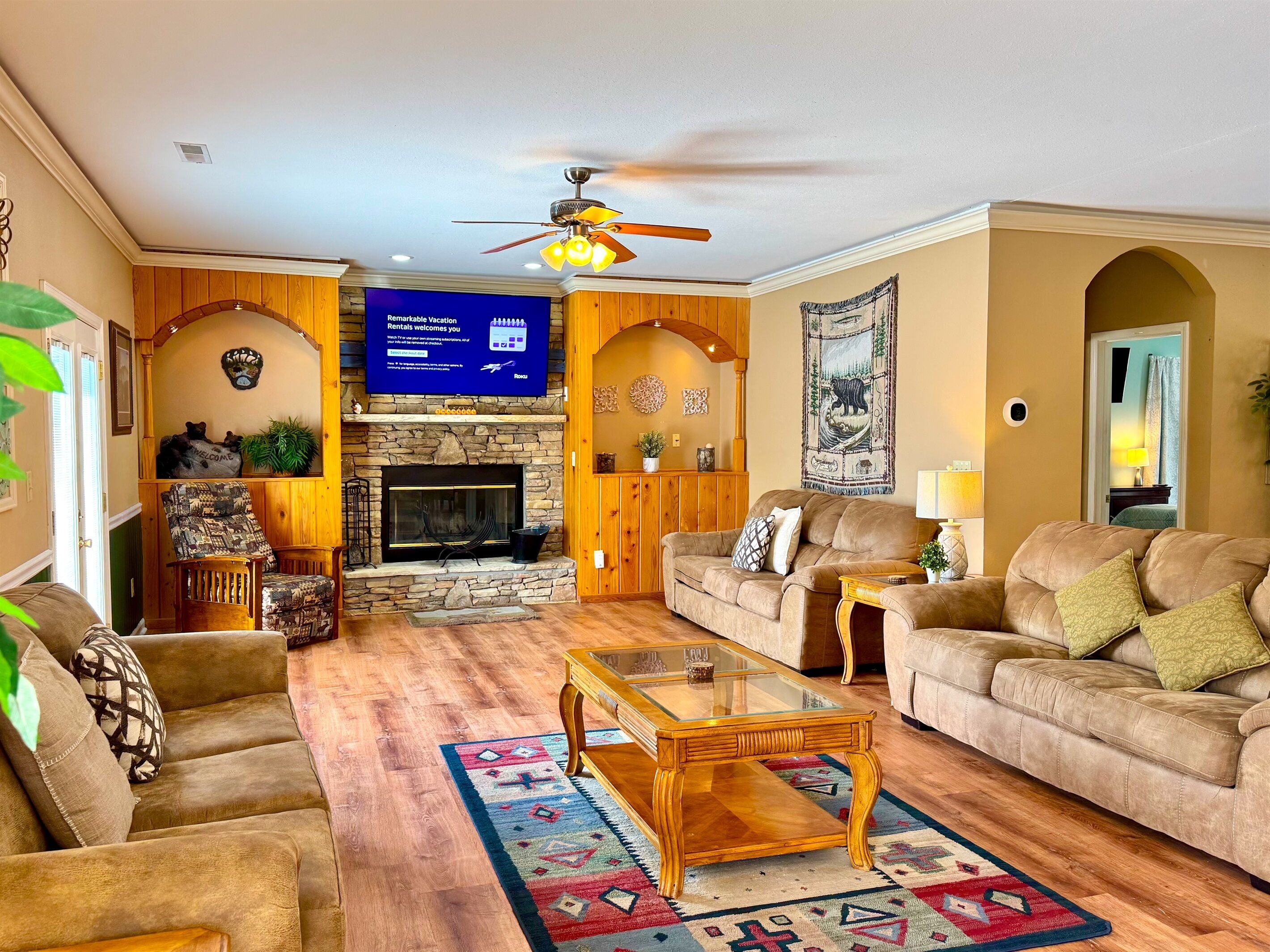 Smart TV, chimenea, reproductor de DVD y futbolito 