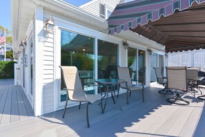 Outdoor dining - Afternoon Delight: Toast the beauty of the river from the waterfront deck (Beverly)