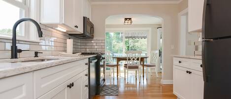 Fridge, microwave, stovetop, dishwasher