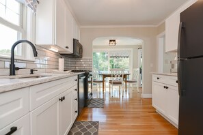Fridge, microwave, stovetop, dishwasher