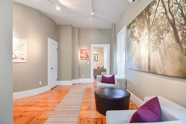 Interior - Pleasant House in Rockport: Rock 'n' Roll Vibes (Rockport)